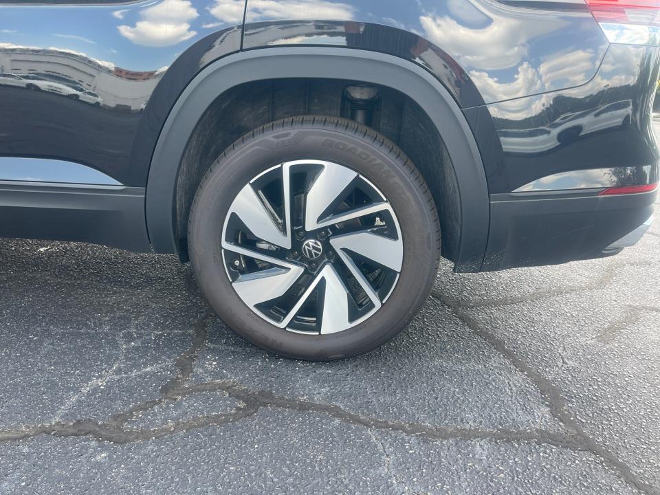 2026 Volkswagen Atlas SE with Technology