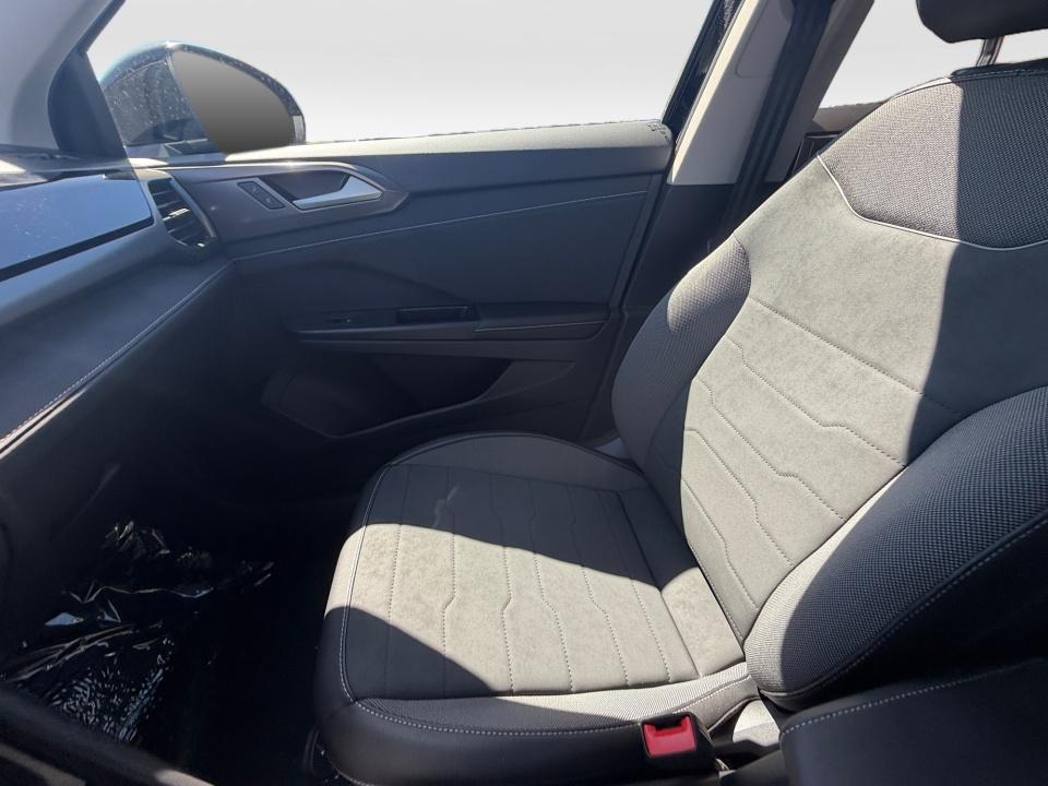 2027 Volkswagen Taos SE Black