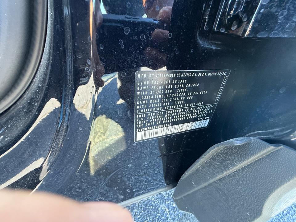 2027 Volkswagen Taos SE Black
