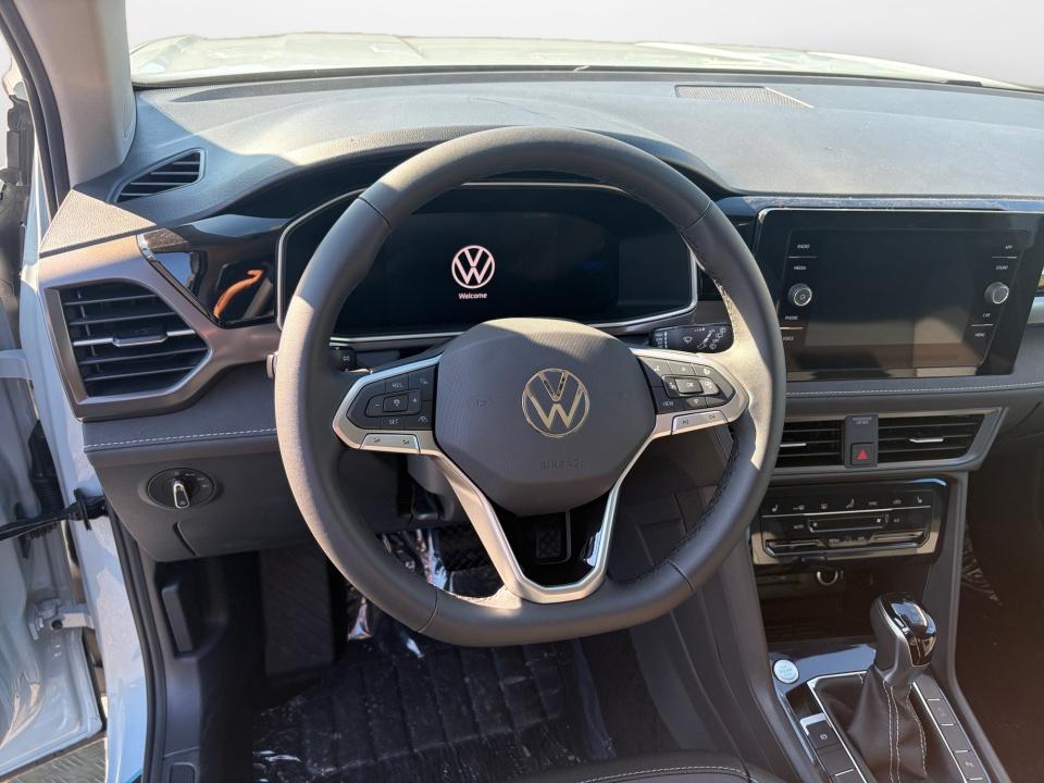 2027 Volkswagen Taos SE Black