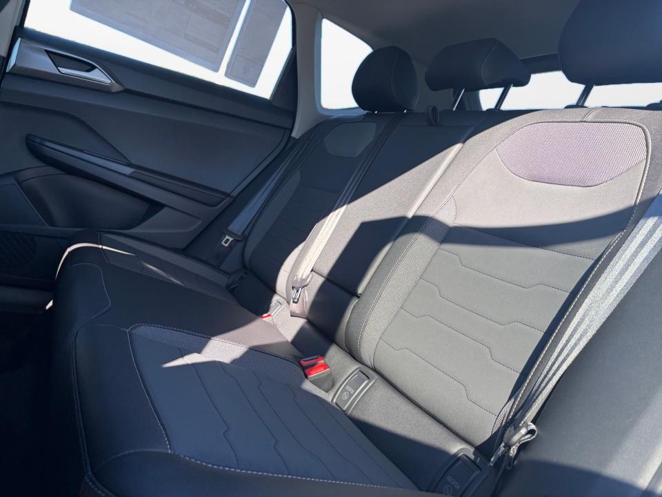 2027 Volkswagen Taos SE Black