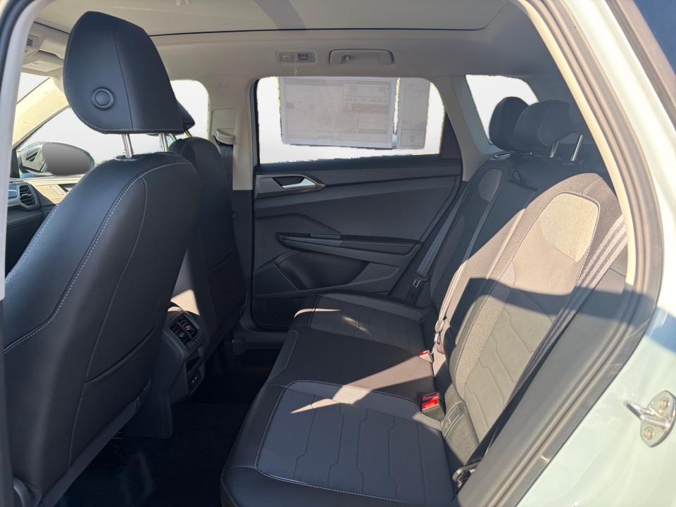 2027 Volkswagen Taos SE Black