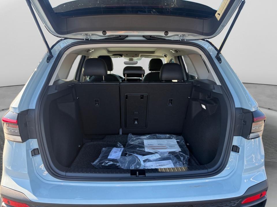 2027 Volkswagen Taos SE Black