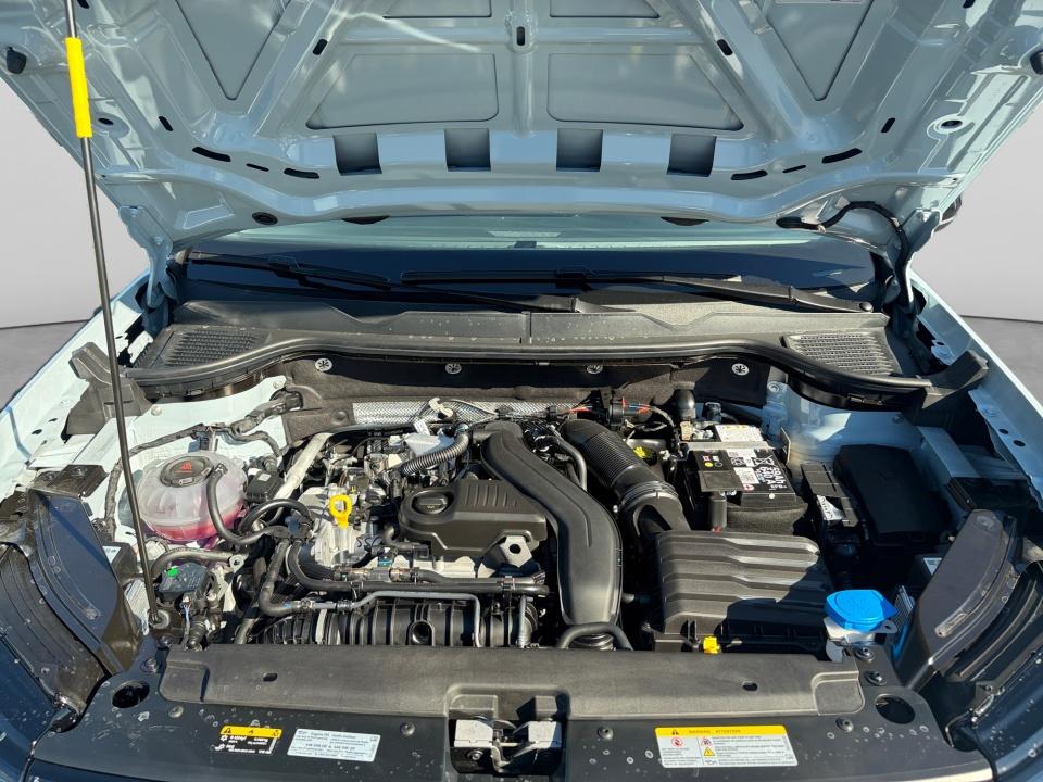 2027 Volkswagen Taos SE Black