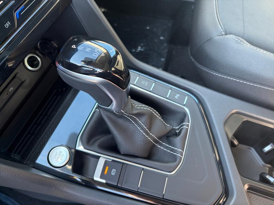 2027 Volkswagen Taos SE Black