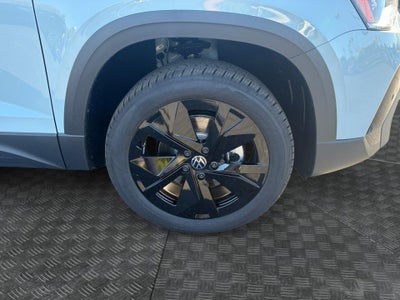 2027 Volkswagen Taos SE Black