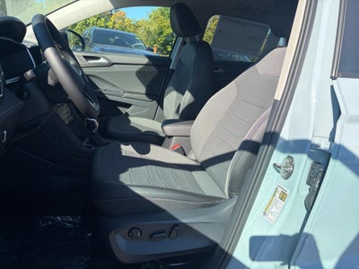 2027 Volkswagen Taos SE Black