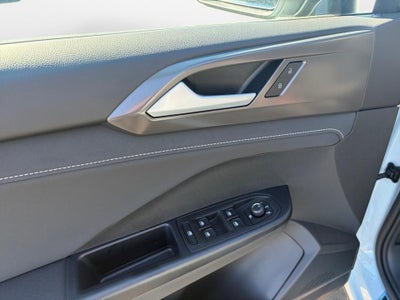 2027 Volkswagen Taos SE Black
