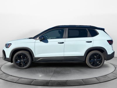 2027 Volkswagen Taos SE Black