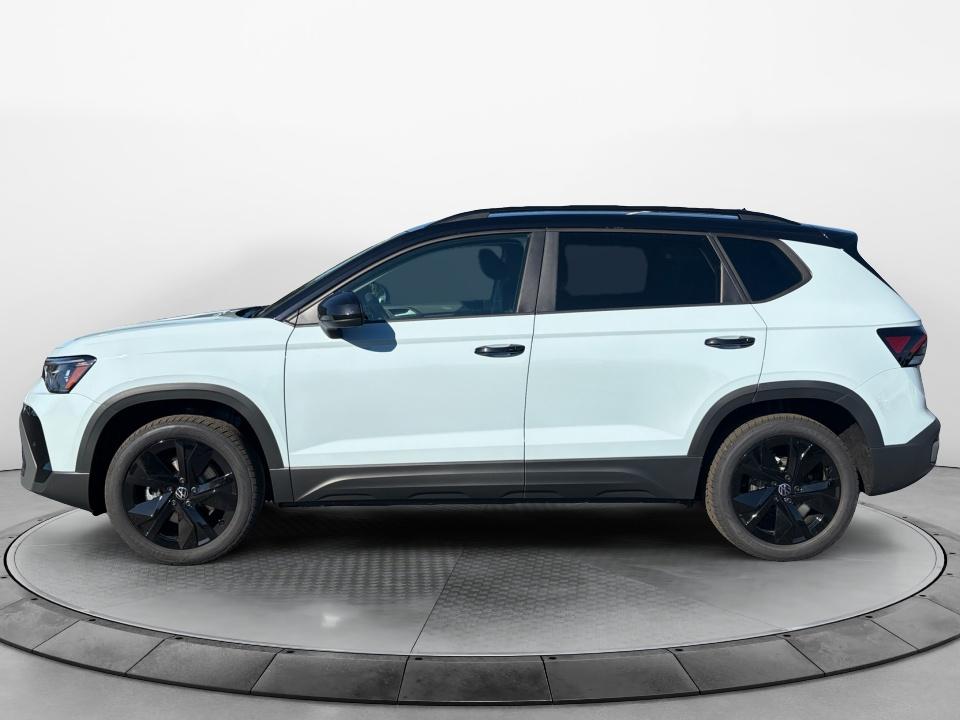 2027 Volkswagen Taos SE Black