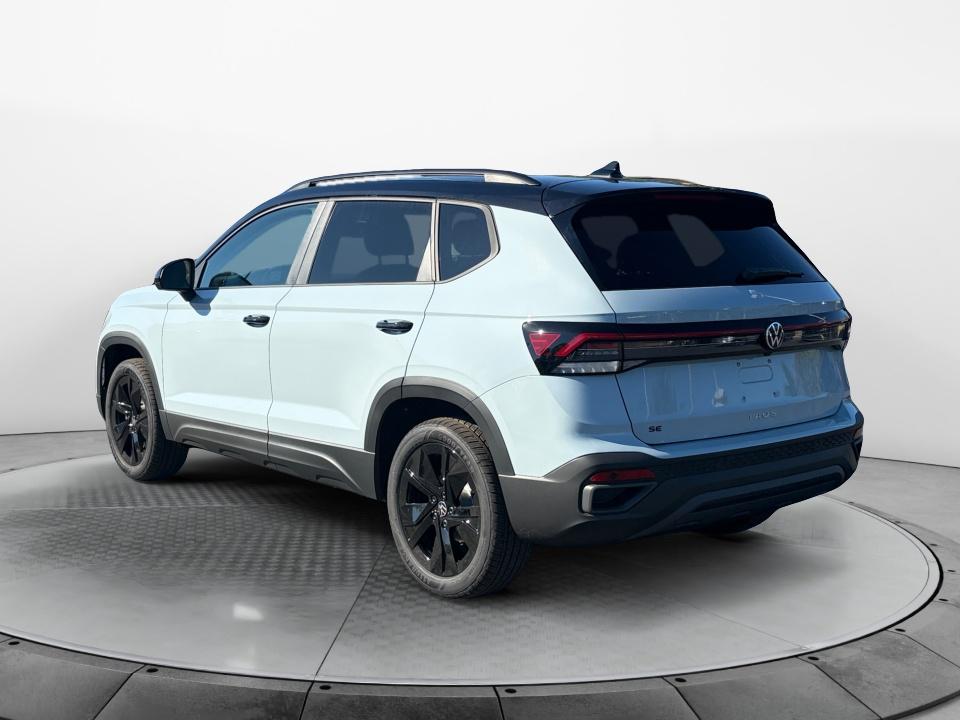 2027 Volkswagen Taos SE Black