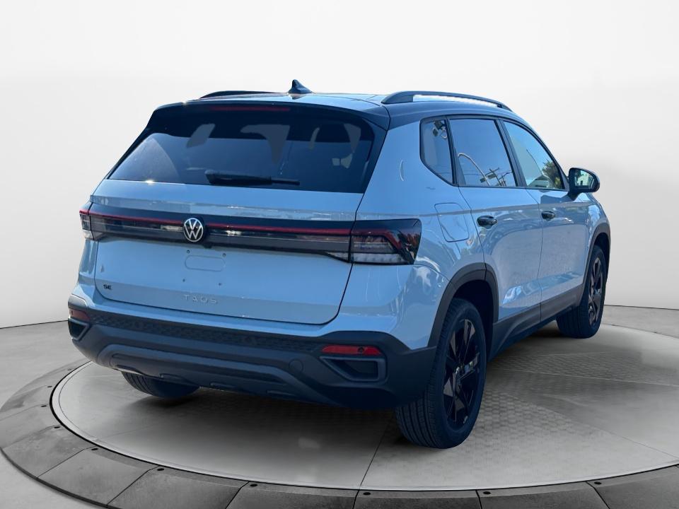 2027 Volkswagen Taos SE Black