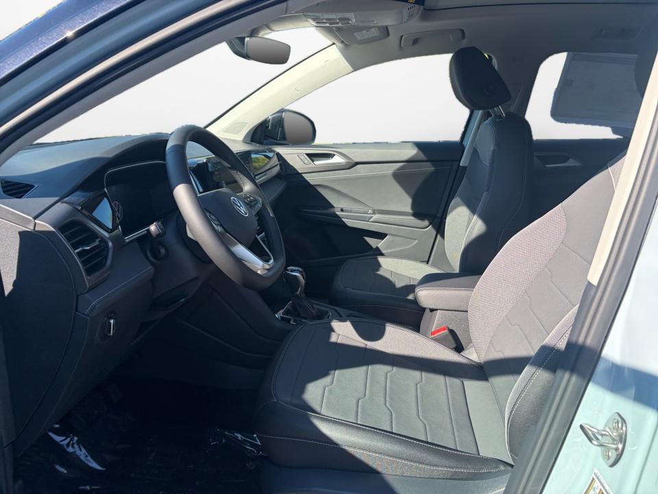 2027 Volkswagen Taos SE Black