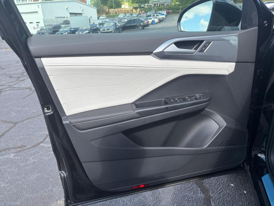 2026 Volkswagen Taos SEL