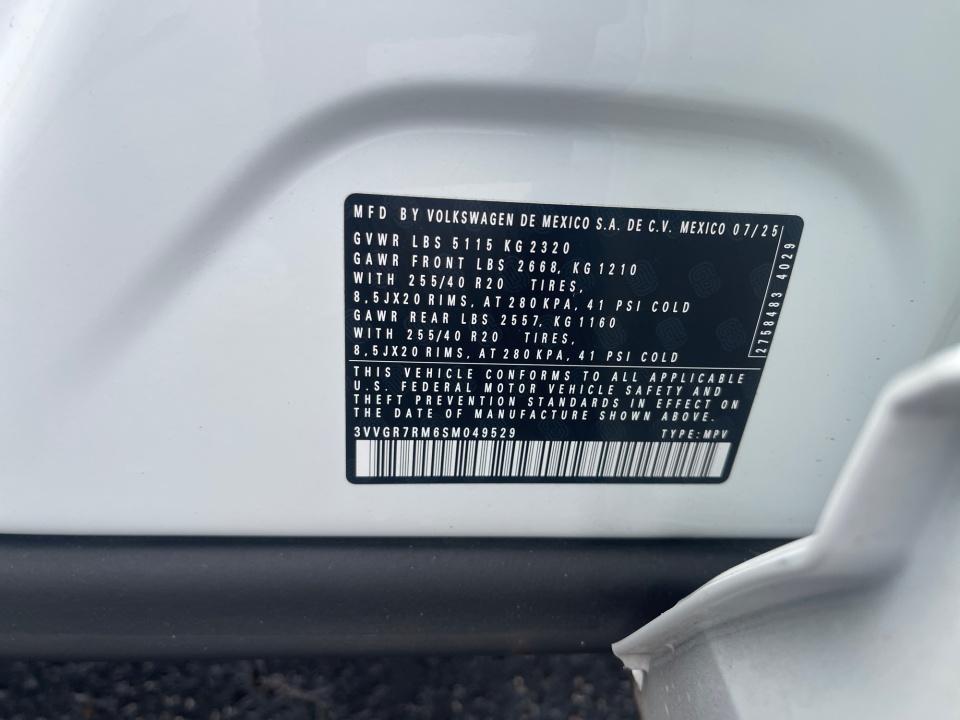2025 Volkswagen Tiguan SE R-Line Black