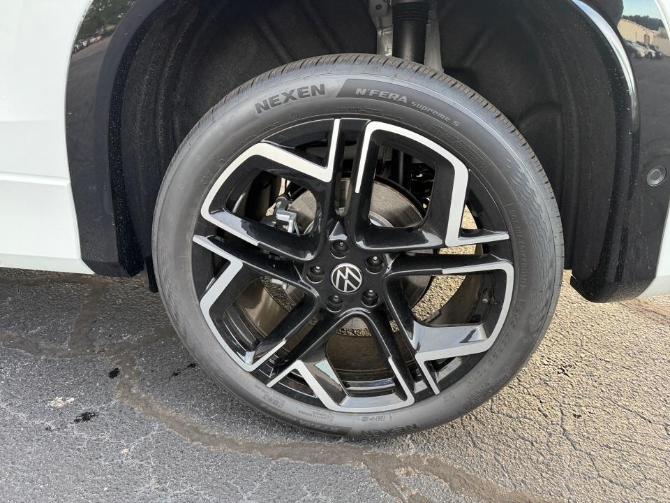 2026 Volkswagen Tiguan SEL R-Line Turbo