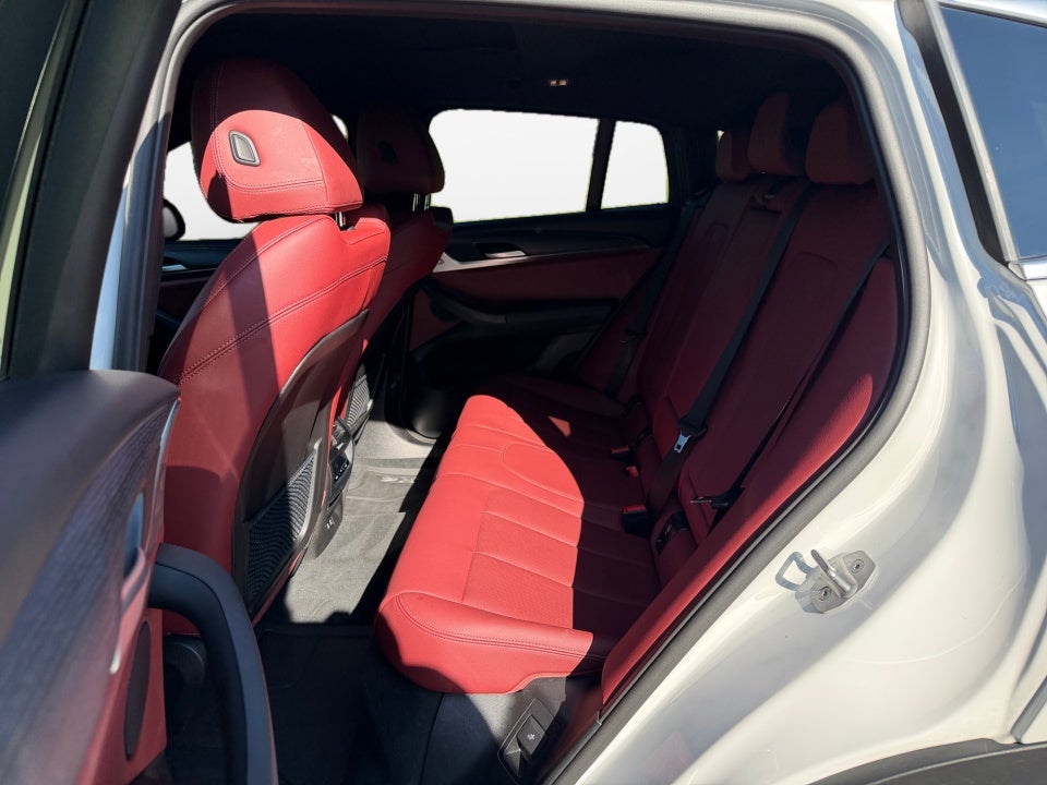 2025 BMW X4 xDrive30i