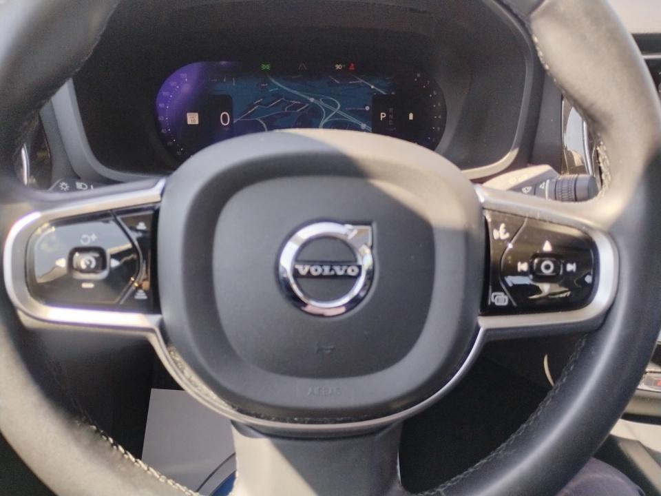 2024 Volvo S60 Plus Dark Theme