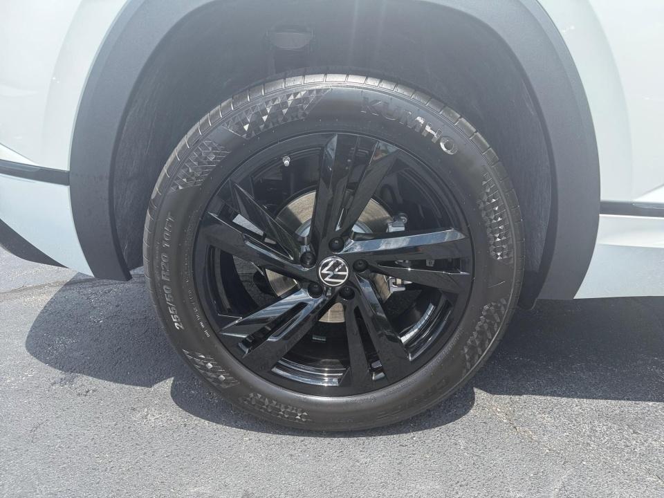 2026 Volkswagen Atlas Cross Sport 2.0T SEL R-Line Black