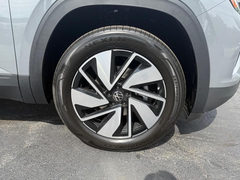 2026 Volkswagen Atlas SE with Technology