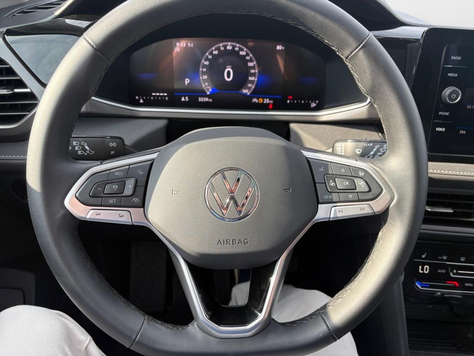 2026 Volkswagen Taos SE Black