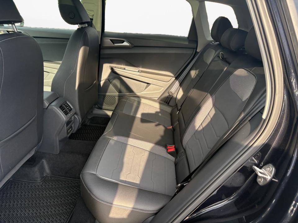 2026 Volkswagen Taos SE Black