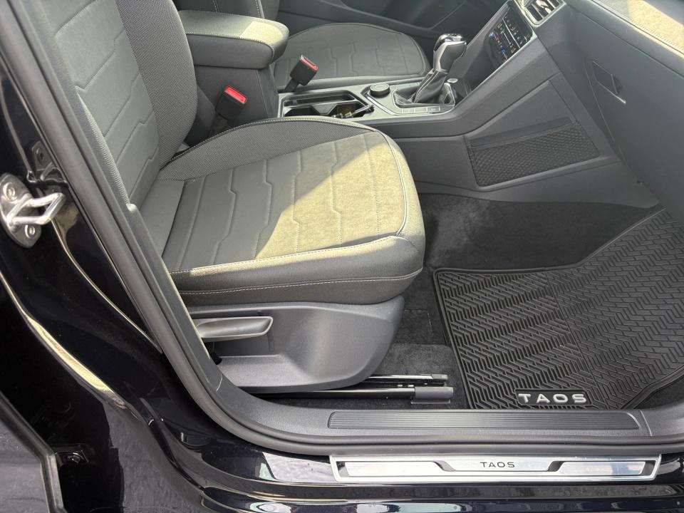 2026 Volkswagen Taos SE Black