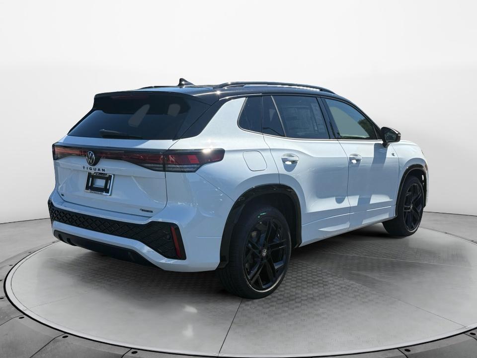 2026 Volkswagen Tiguan SE R-Line Black
