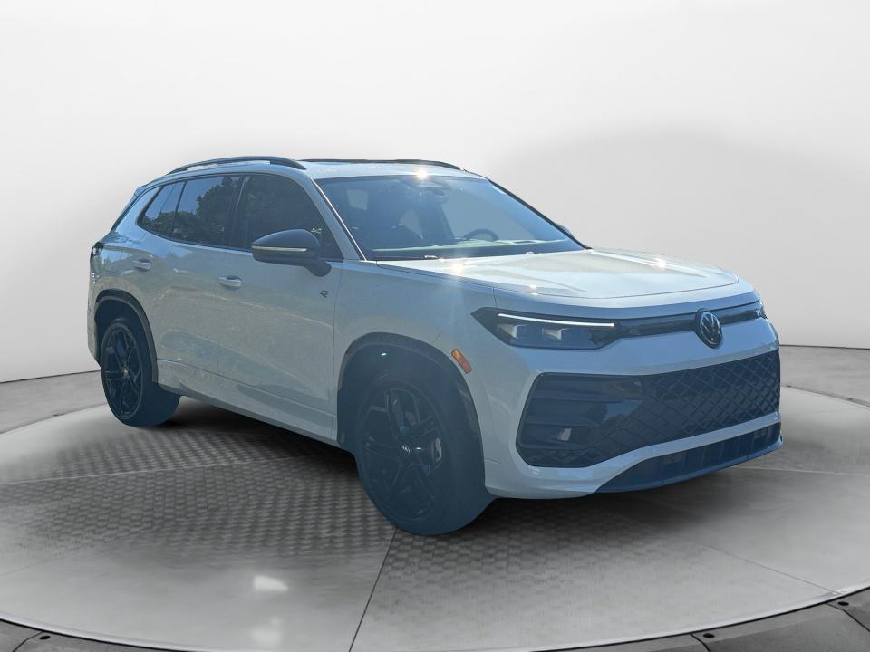2026 Volkswagen Tiguan SE R-Line Black