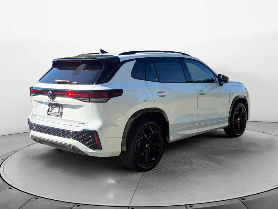 2026 Volkswagen Tiguan SE R-Line Black