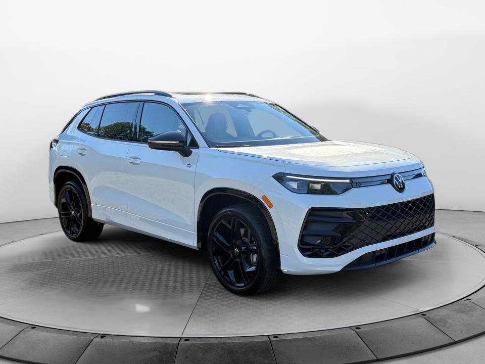 2026 Volkswagen Tiguan SE R-Line Black