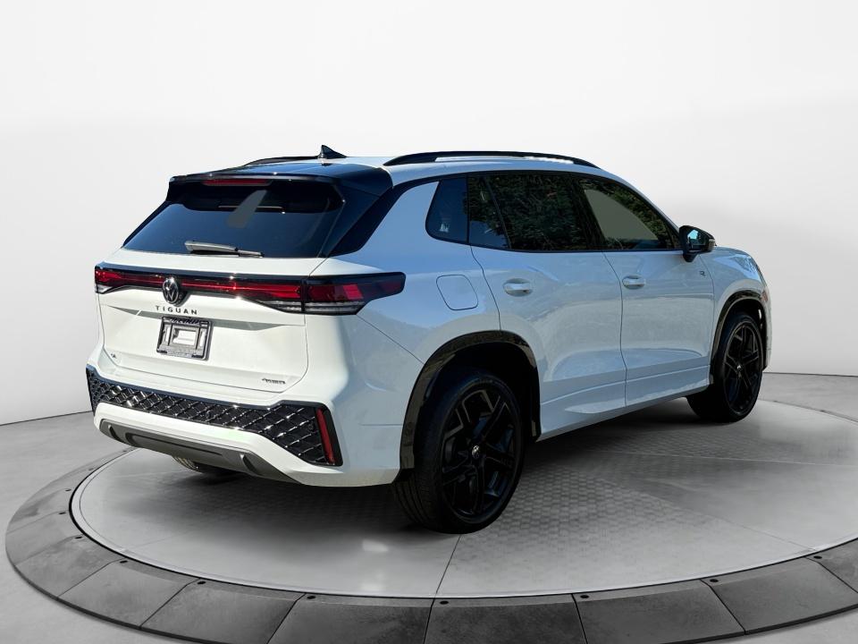 2026 Volkswagen Tiguan SE R-Line Black
