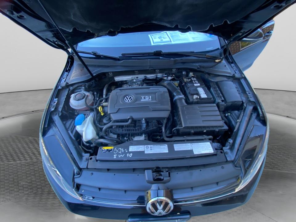 2018 Volkswagen Golf R 2.0T w/DCC & Navigation