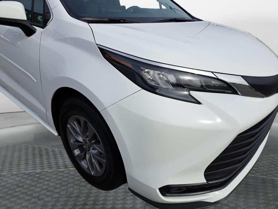 2025 Toyota Sienna LE