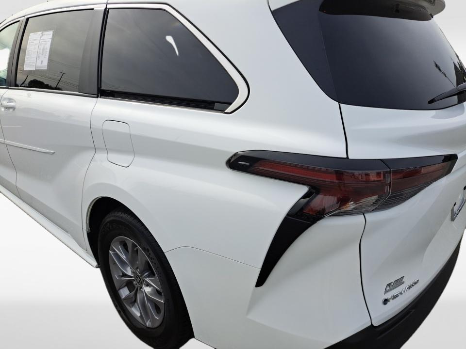 2025 Toyota Sienna LE