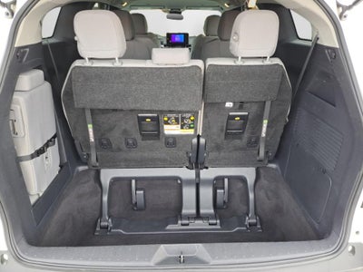 2025 Toyota Sienna LE