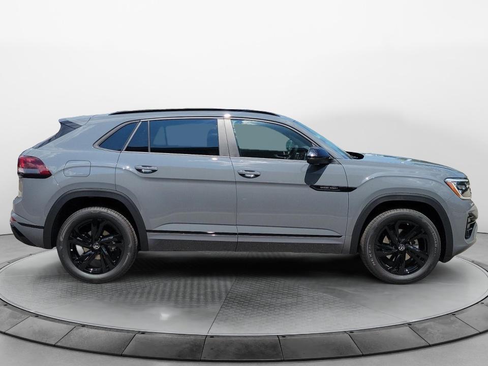 2026 Volkswagen Atlas Cross Sport 2.0T SEL R-Line Black