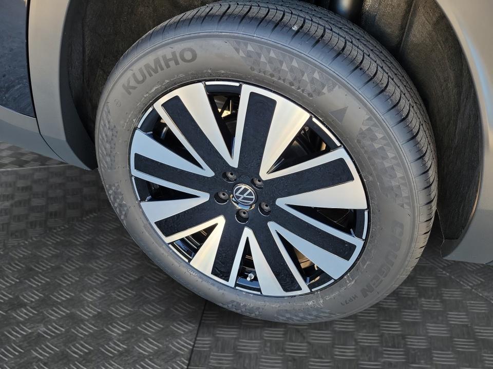 2027 Volkswagen Atlas SE w/Technology
