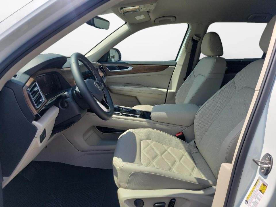 2026 Volkswagen Atlas SE with Technology