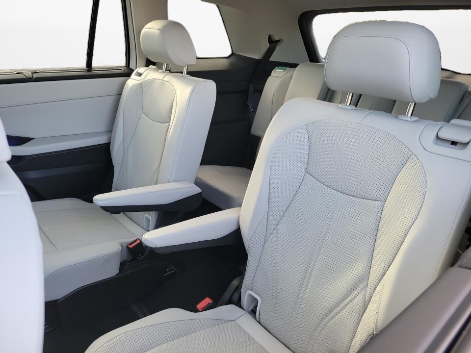 2027 Volkswagen Atlas SE w/Technology