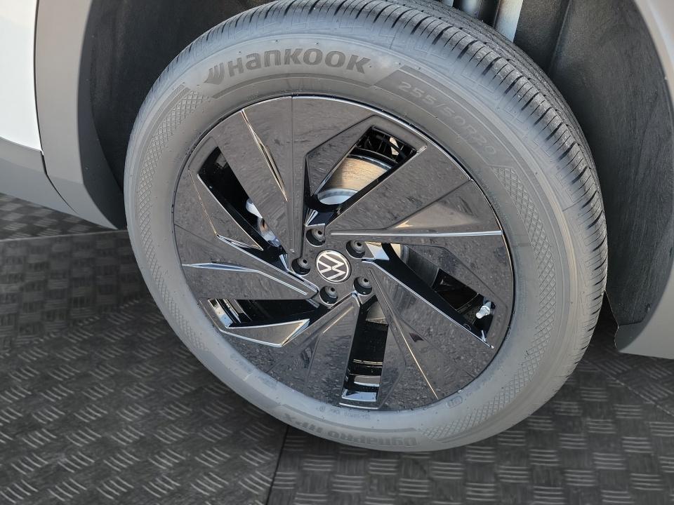 2027 Volkswagen Atlas SE w/Technology