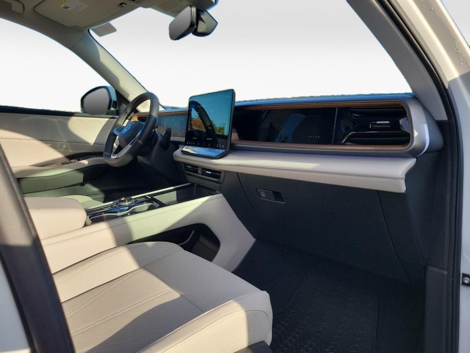 2027 Volkswagen Atlas SE w/Technology