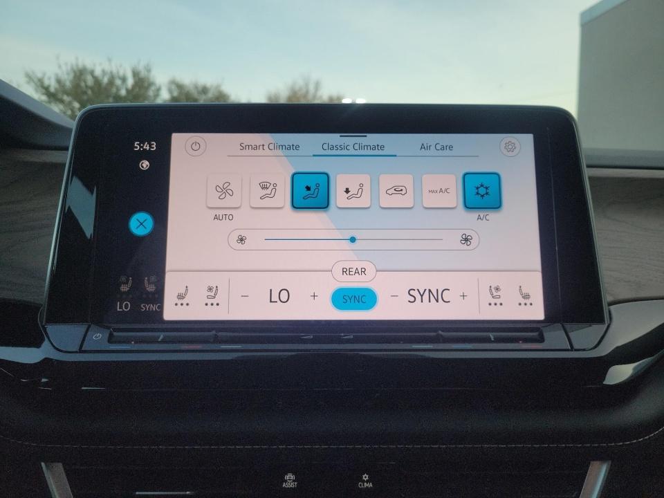 2026 Volkswagen Atlas SE with Technology