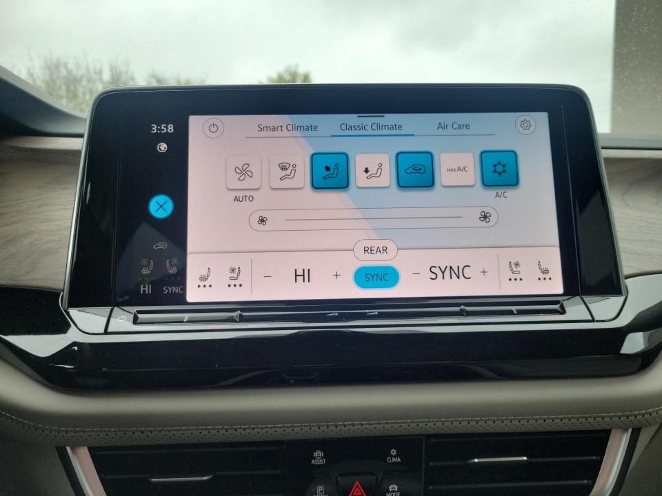 2026 Volkswagen Atlas SE with Technology