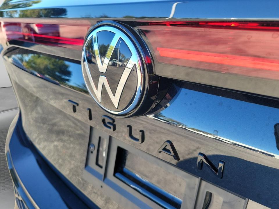 2027 Volkswagen Tiguan SE R-Line Black
