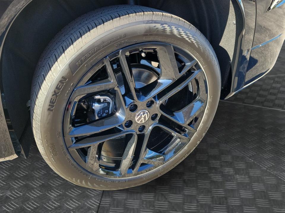 2027 Volkswagen Tiguan SE R-Line Black