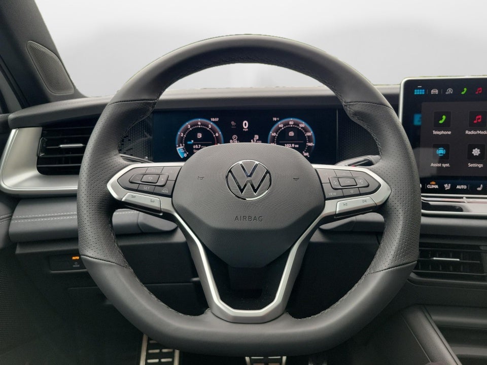 2026 Volkswagen Tiguan SE R-Line Black