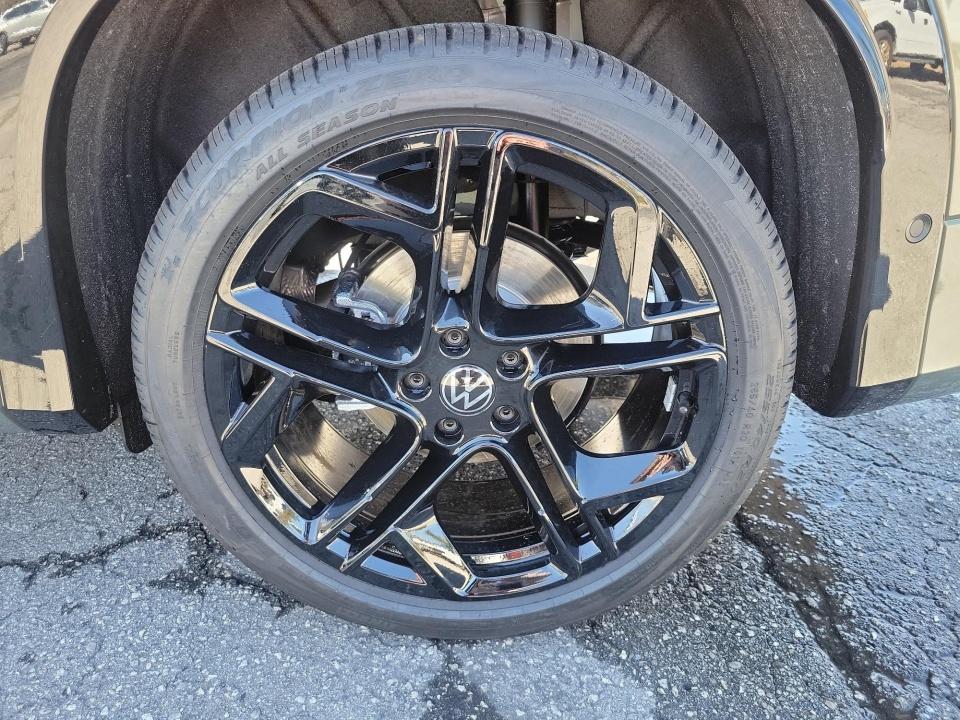 2026 Volkswagen Tiguan SE R-Line Black
