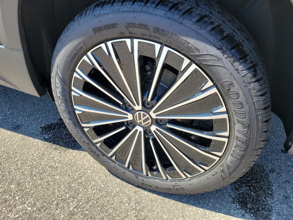 2027 Volkswagen Taos SE