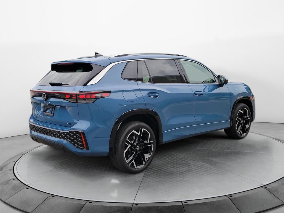 2026 Volkswagen Tiguan SEL R-Line Turbo